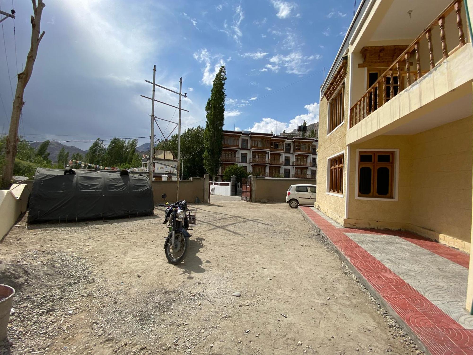 Zaltak Guest House And Hostel Leh Exterior photo